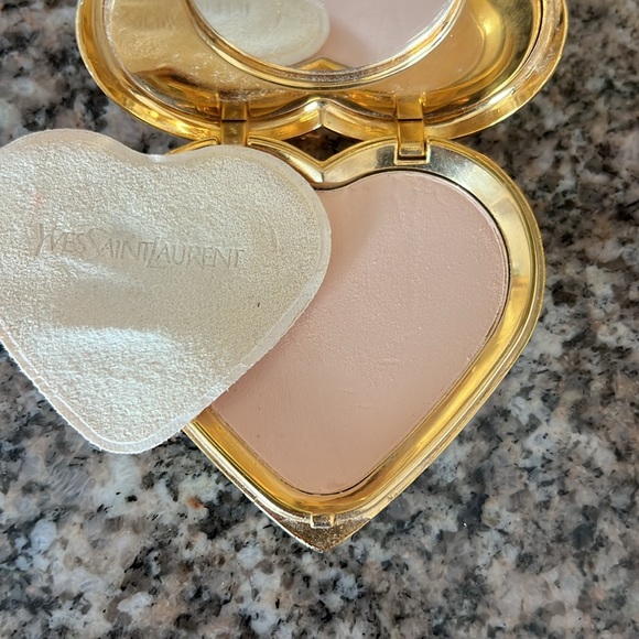 Yves Saint Laurent Gold Heart Shaped Compact - Picture 6 of 8